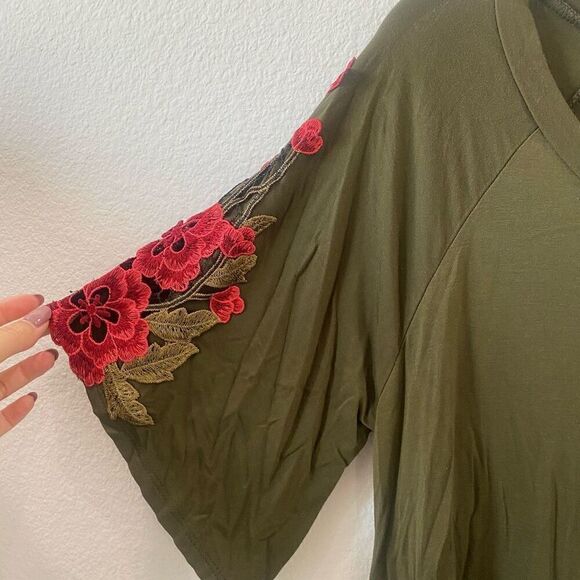 West Kei Rose Applique Top Size S - Picture 3 of 7